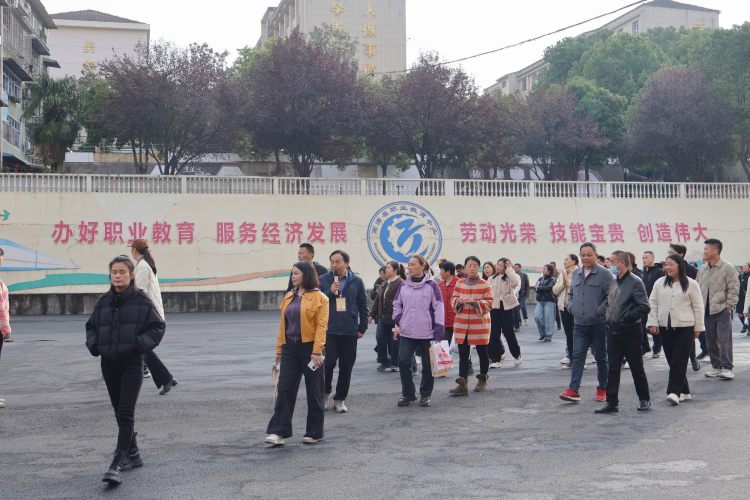 调整大小 8参观校园2