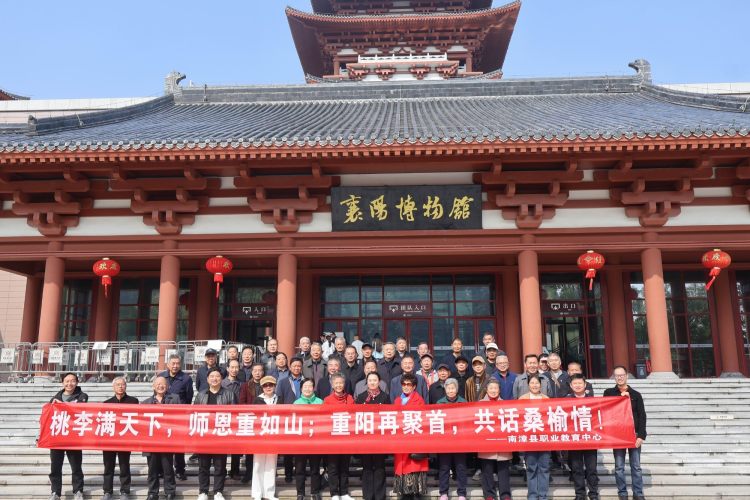 调整大小 7参观襄阳博物馆