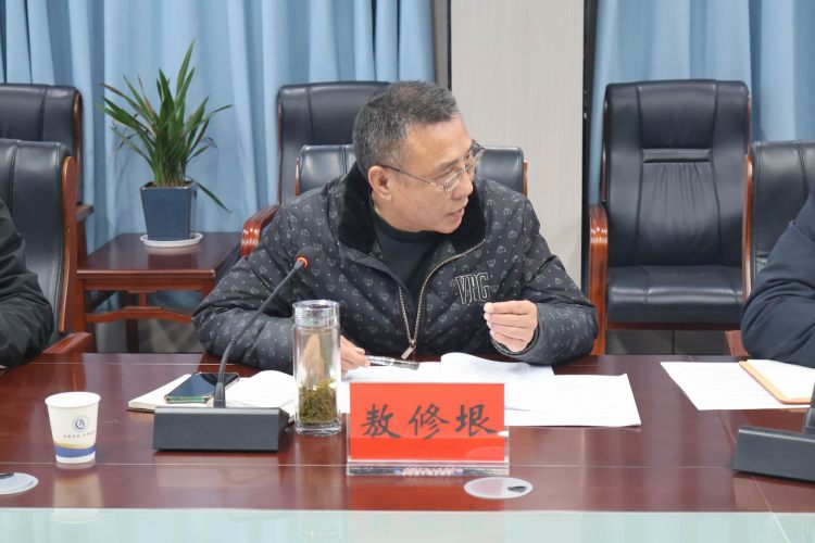 调整大小 7.县教育局教育科学规划所敖修垠同志对课题进行指导