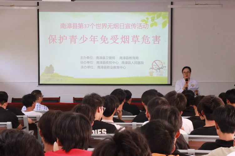 专家开展宣讲 专家开展宣讲