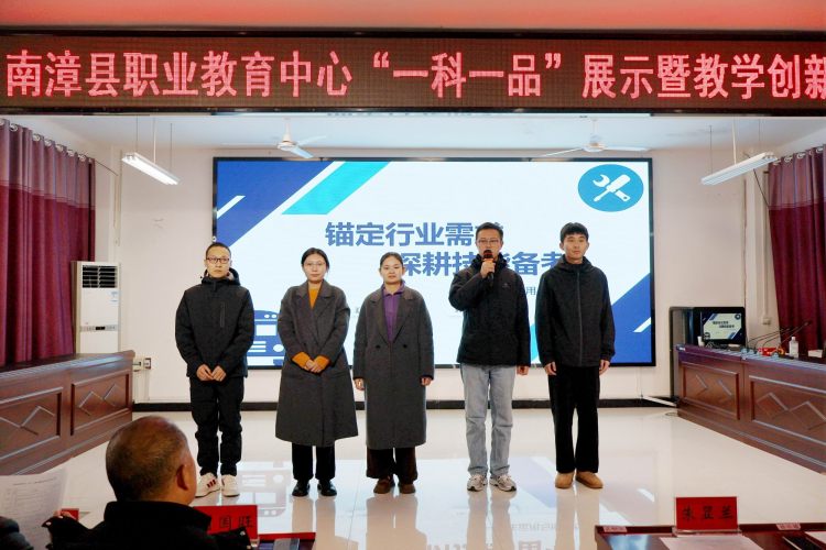 调整大小 4汽车专业团队风采