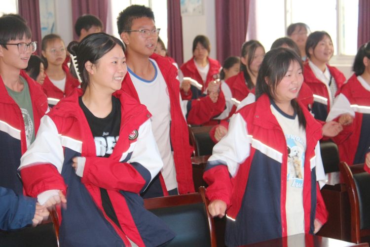 同学们积极与老师互动