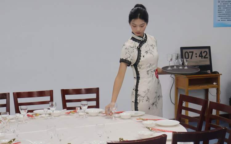 调整大小 4.学生参赛选手