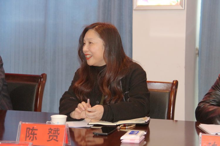 襄阳市护士学校副校长陈赟在座谈会上交流