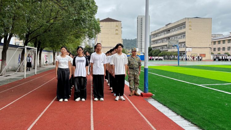 调整大小 4军训会操 (2)