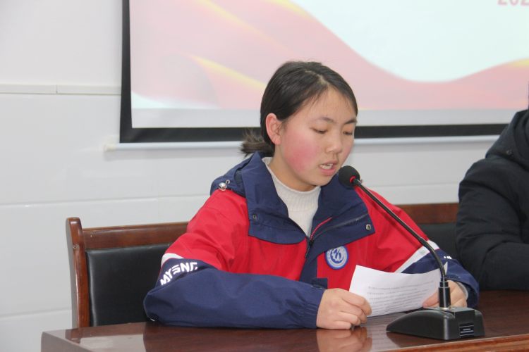 学员代表廖慧怡同学做表态发言