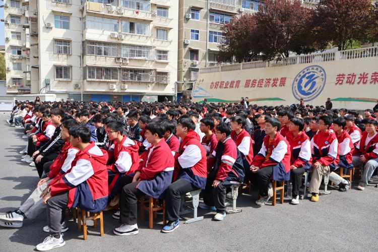 调整大小 5.活动现场