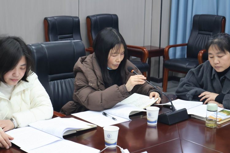 调整大小 6.黄淑华主任发言