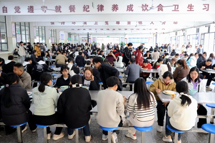 调整大小 12家长体验食堂