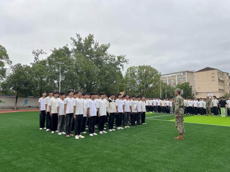 调整大小 6军训会操 (4)