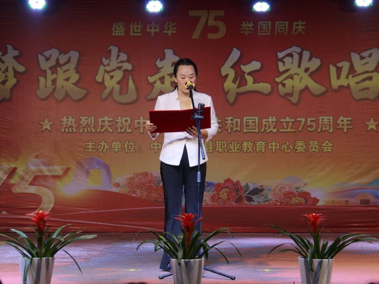 党委书记朱显兰同志致辞