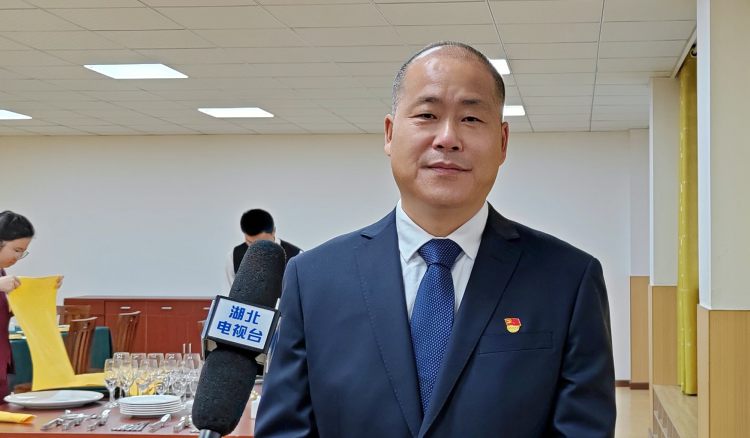 中心主任刘国旺在活动周期间接受湖北电视台专访_proc