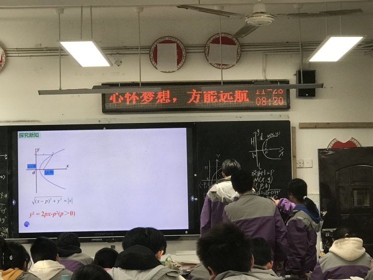 121632E9-E392-41DD-AE23-F099F9E5E19B